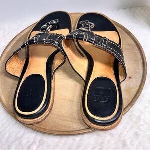 FRYE Women’s HollyThong Sandals. Black and Tan .Sz 10